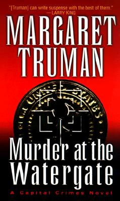 Murder at the Watergate (Capital Crime Mysteries)